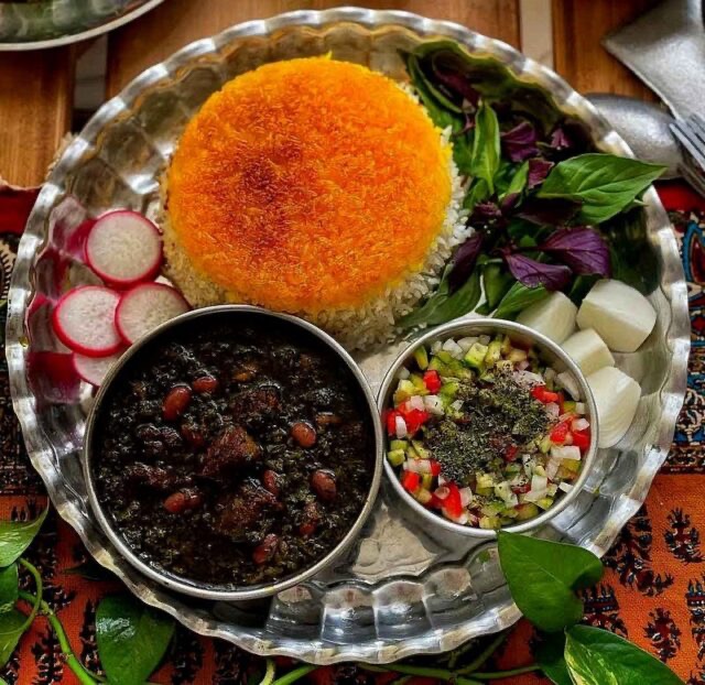 طرز تهیه قورمه سبزی جنوبی مجلسی