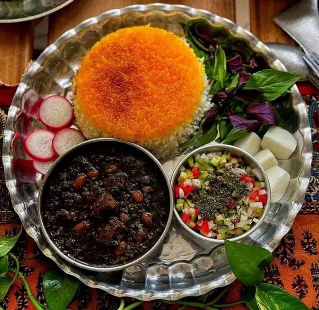 طرز تهیه قورمه سبزی جنوبی مجلسی