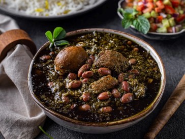 طرز تهیه قورمه سبزی شمالی مجلسی